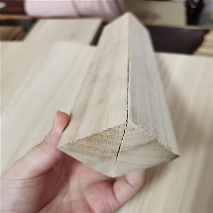 Trokut Paulownia Wood